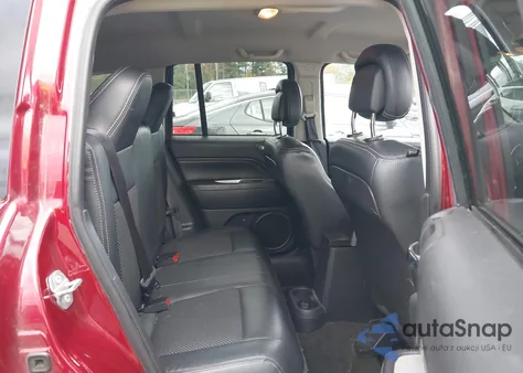 2017 Jeep Compass Latitude 4X4 z USA, uszkodzony, nr VIN 1C4NJDEB7HD127689